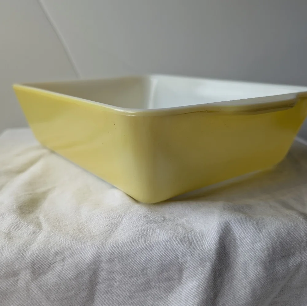 Pyrex 503-B Yellow Opalware 1.5 Quart Dish With Tab Handles Vintage